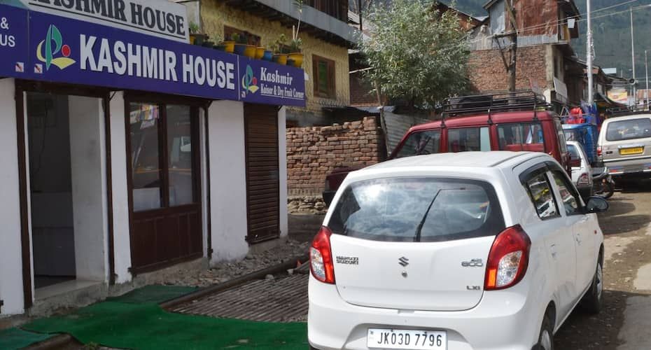 Kashmir House Pahalgam parking